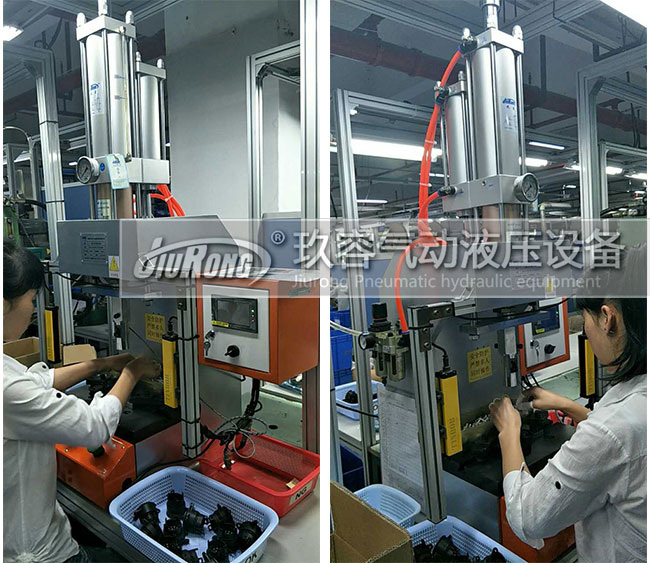 半弓形臺式氣液壓力機(jī)在壓電器插頭作業(yè)上的應(yīng)用場景圖 半弓形臺式氣液壓力機(jī)在壓電器插頭作業(yè)上的應(yīng)用場景圖