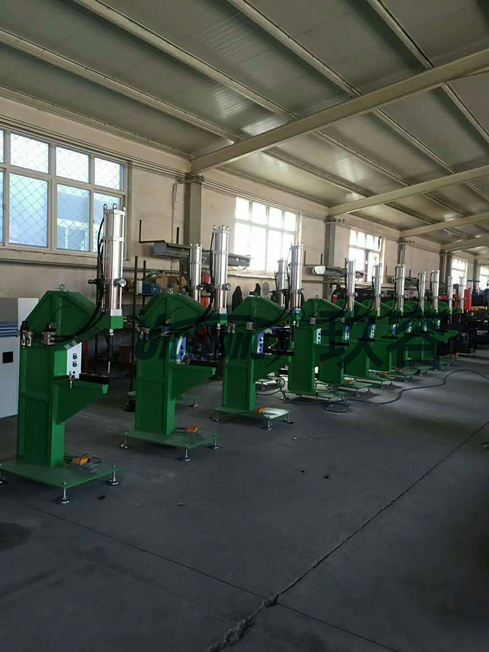 幾十臺(tái)氣液鉚接機(jī)產(chǎn)品圖 幾十臺(tái)氣液鉚接機(jī)產(chǎn)品圖